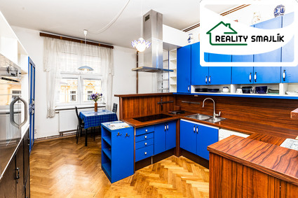 Stylový byt v centru Chebu – variabilní bydlení pro rodinu, 2 domácnosti i 3 páry - Fotka 6